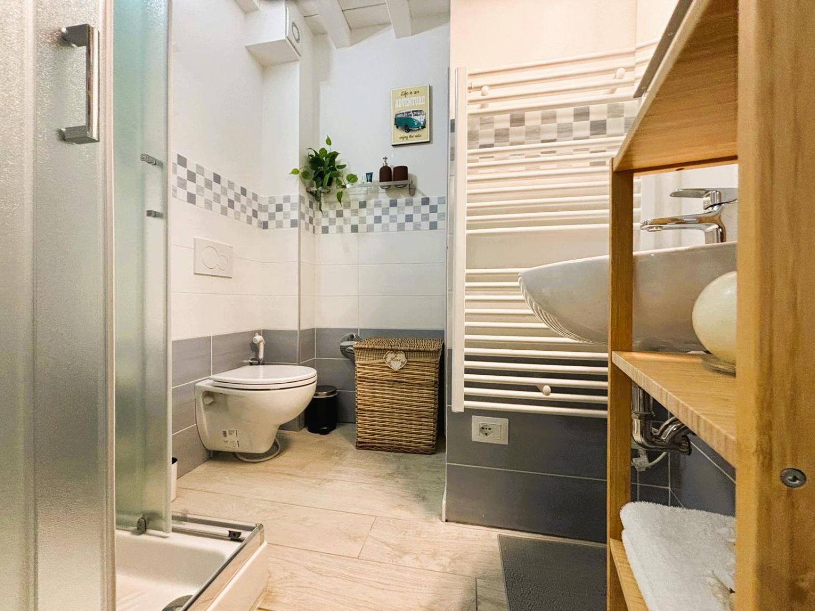 Red Lily Apartment Florenz