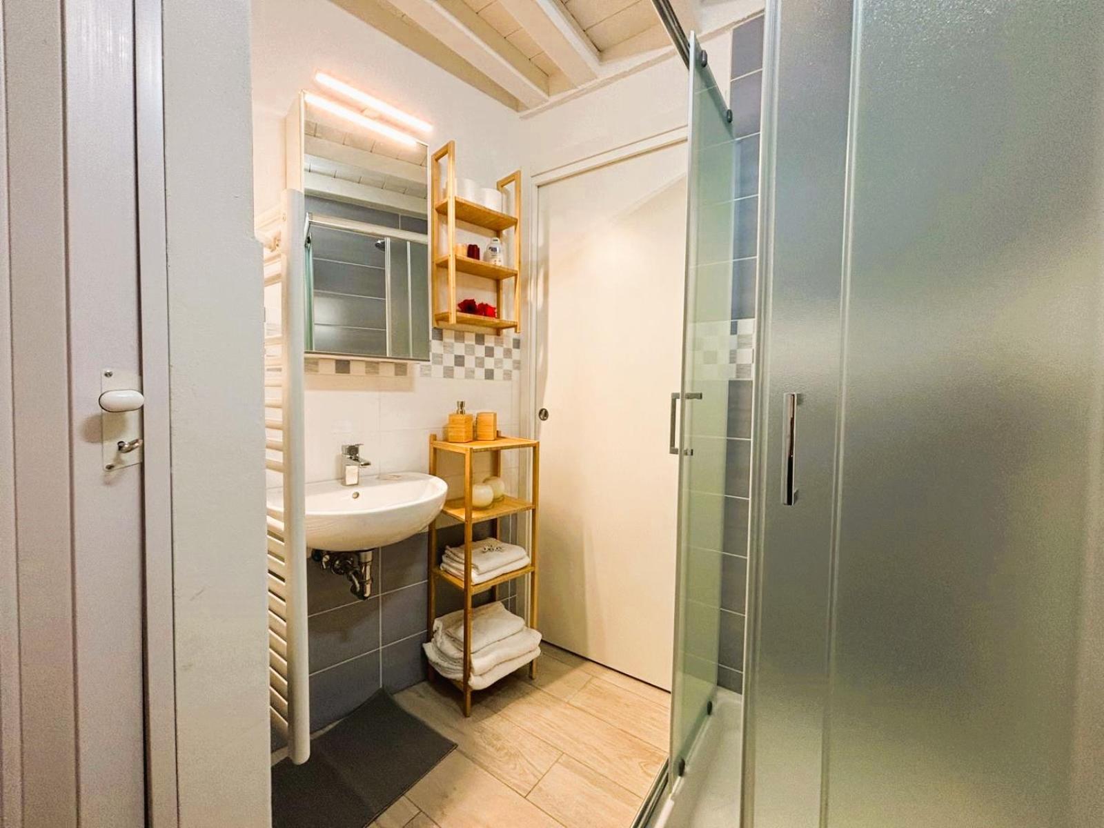 Red Lily Apartment Florenz